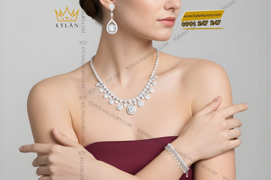 Lắc tay vàng trắng Au750 đính kim cương