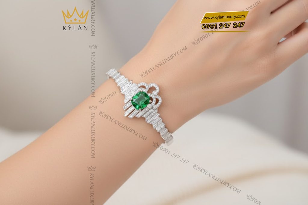 Lắc tay vàng trắng Au750 đính kim cương và đá ngọc lục bảo