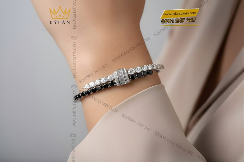 Lắc tay vàng trắng Au750 đính kim cương và đá quý đen