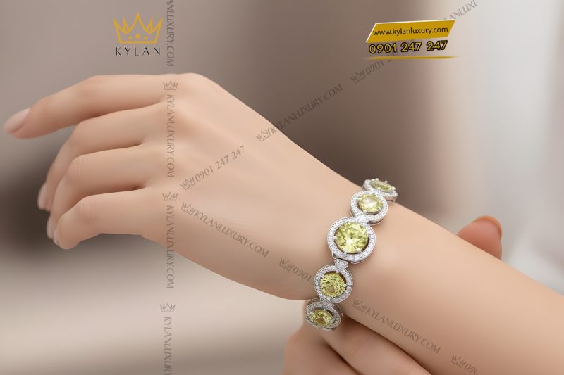 Lắc tay vàng trắng Au750 đính kim cương và đá quý xanh 