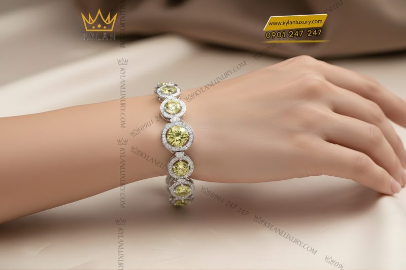 Lắc tay vàng trắng Au750 đính kim cương và đá quý xanh 