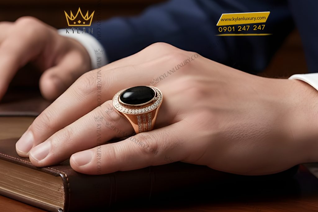 Nhẫn nam vàng hồng Au750 đính kim cương và đá quý đen