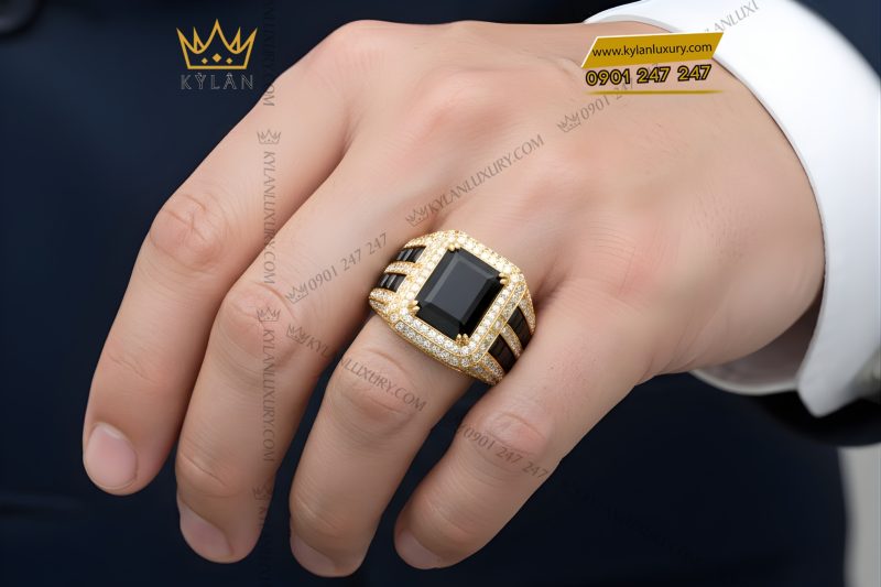 Nhẫn nam vàng vàng Au750 đính kim cương và đá quý đen