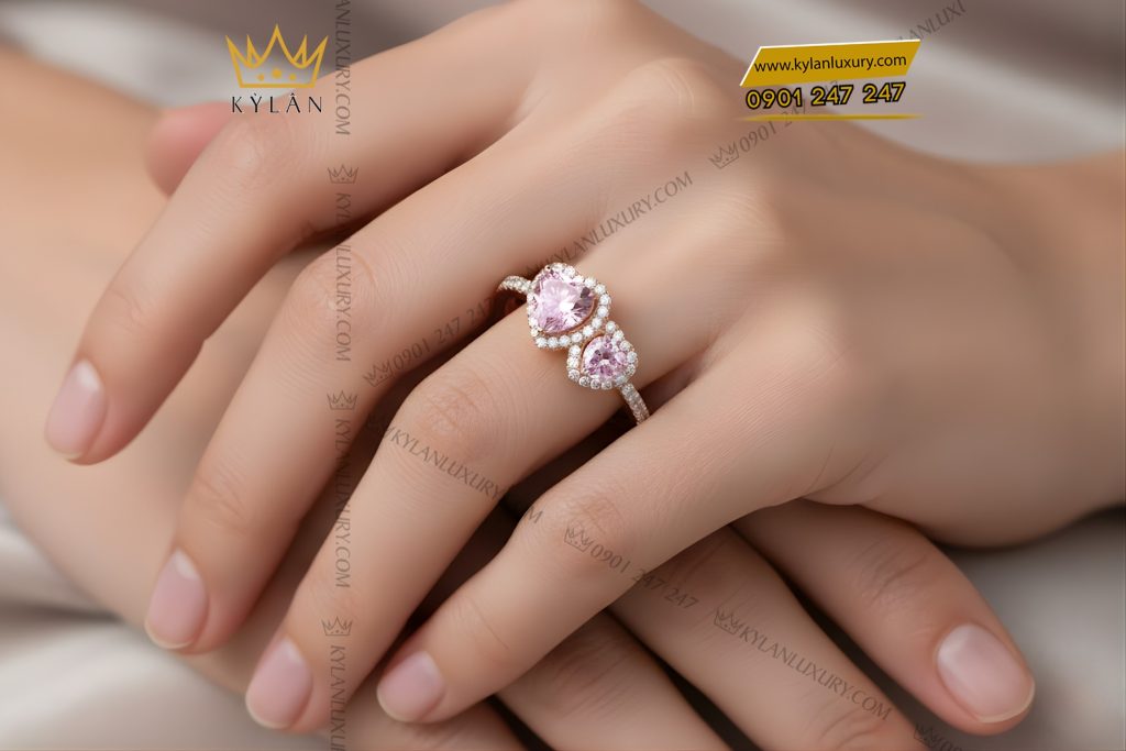 Nhẫn nữ vàng hồng Au750 đính kim cương và đá quý hồng 7 Nhẫn nữ vàng hồng Au750 đính kim cương và đá quý hồng