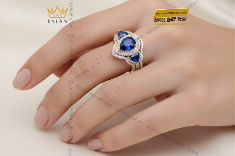 Nhẫn nữ vàng hồng Au750 đính kim cương và đá quý xanh