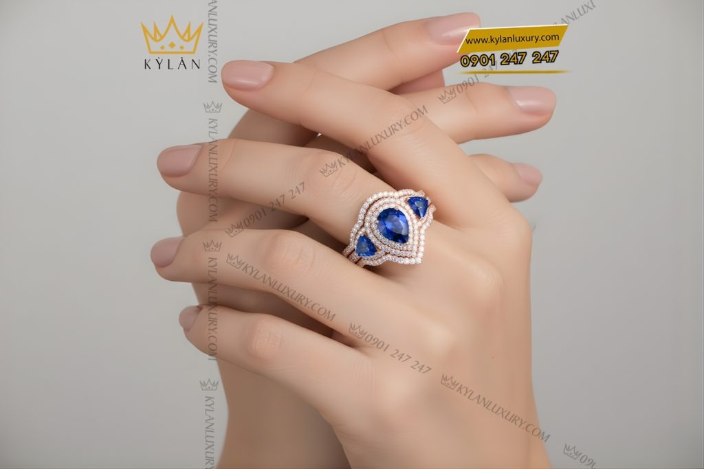 Nhẫn nữ vàng hồng Au750 đính kim cương và đá quý xanh