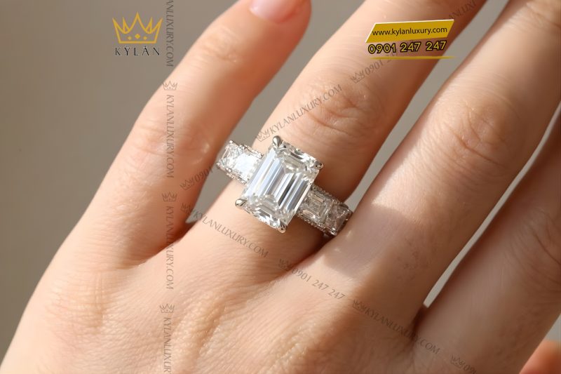 Nhẫn nữ vàng trắng Au750 đính kim cương baguette