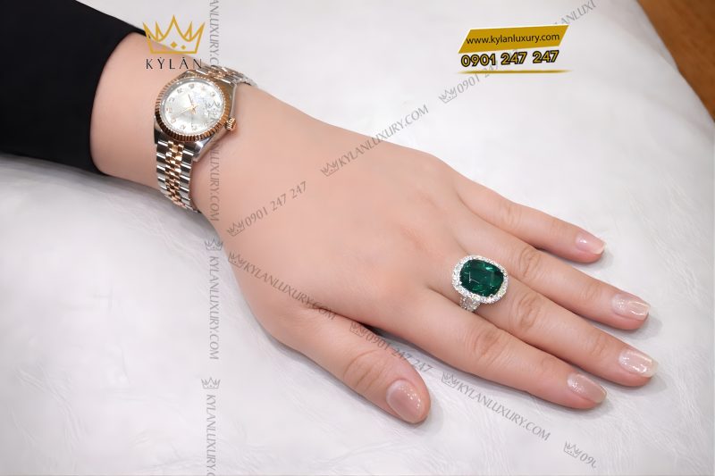 Nhẫn nữ vàng trắng Au750 đính kim cương và đá ngọc lục bảo