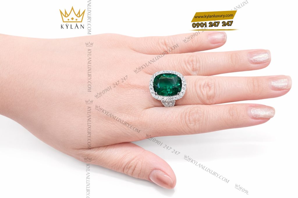 Kỳ Lân Luxury Nhan nu vang trang Au750 dinh kim cuong va da ngoc luc bao 7 Nhẫn nữ vàng trắng Au750 đính kim cương và đá ngọc lục bảo