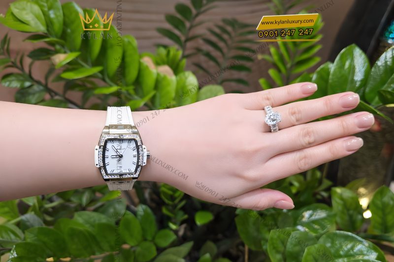 Nhẫn vàng trắng Au750 đính kim cương Oval