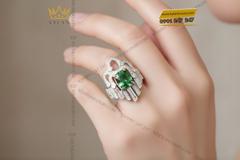 Nhẫn vàng trắng Au750 đính kim cương và đá ngọc lục bảo