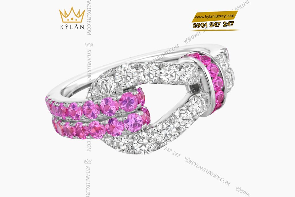 Nhẫn vàng trắng Au750 đính kim cương và đá quý hồng 9 Kỳ Lân Luxury Nhan vang trang Au750 dinh kim cuong va da quy hong 3 Nhẫn vàng trắng Au750 đính kim cương và đá quý hồng