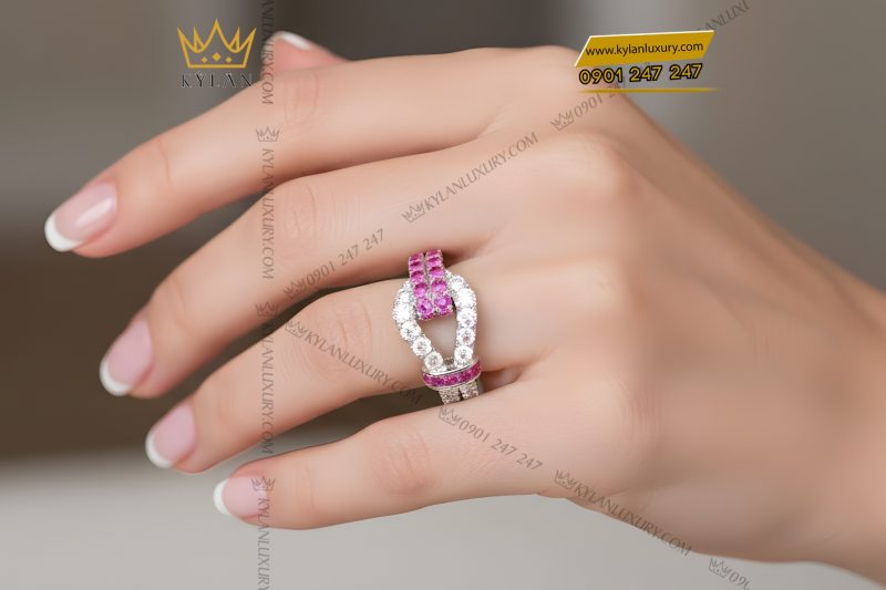 Nhẫn vàng trắng Au750 đính kim cương và đá quý hồng