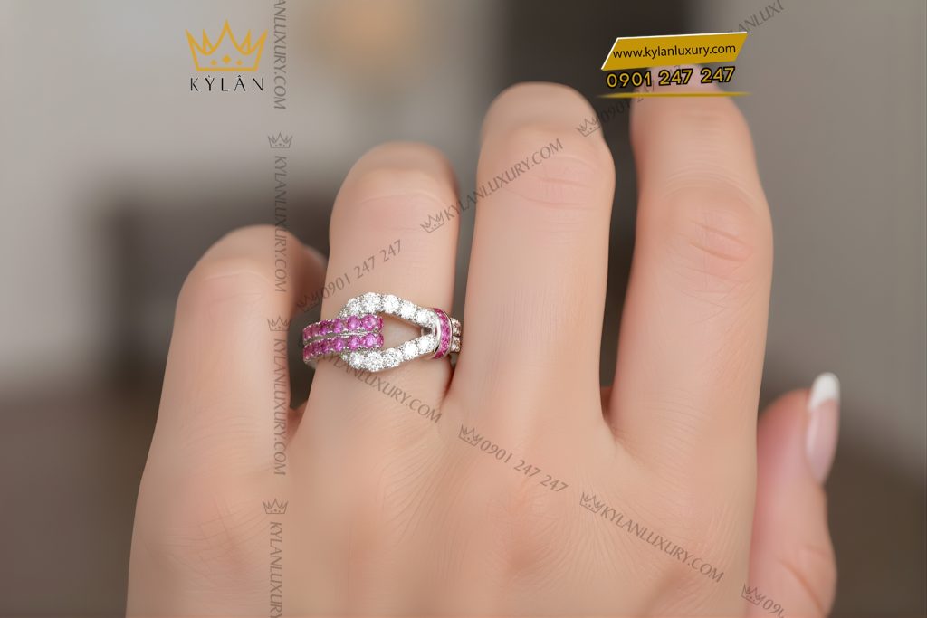 Nhẫn vàng trắng Au750 đính kim cương và đá quý hồng 7 Nhẫn vàng trắng Au750 đính kim cương và đá quý hồng