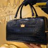 Túi xách da cá Alligator Black đính logo vương miện vàng KY LAN