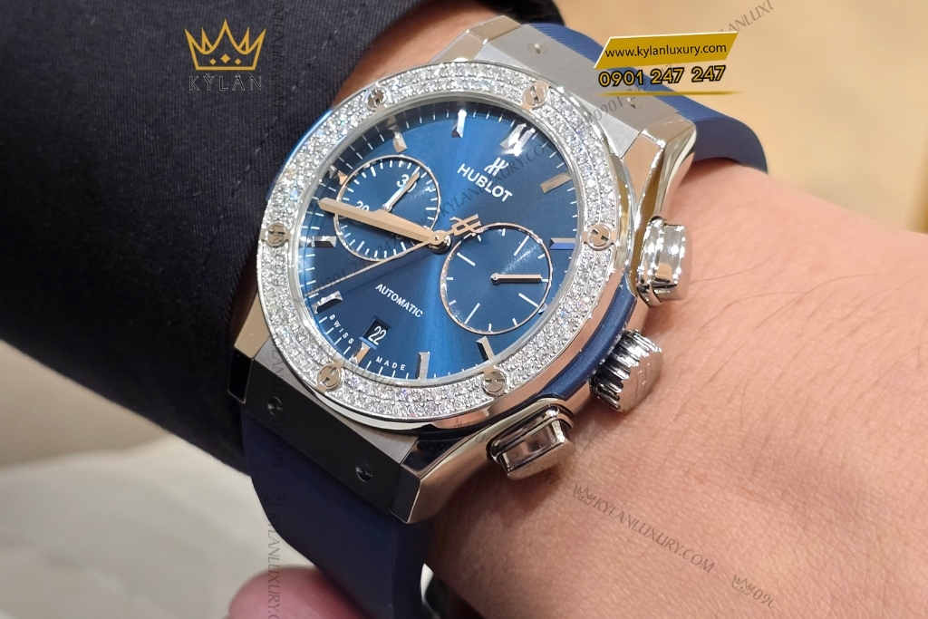 Kỳ Lân Luxury hublot chronograph titanium blue 45mm bezel kim cuong 12 Đồng hồ Hublot Classic Fusion Chronograph Titanium Blue custom vành kim 45mm