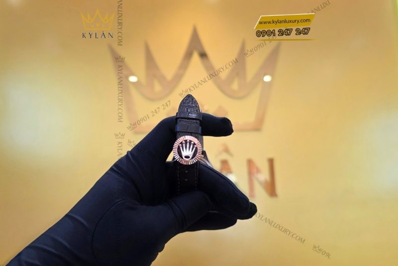 Khóa gập Rolex vương miện vành khía vàng hồng Au750