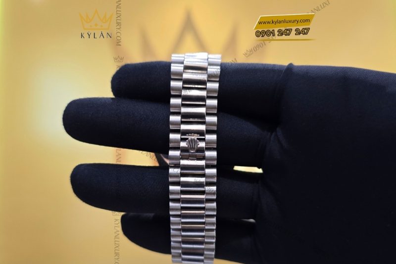 Đồng hồ Rolex Day Date 41 mặt số bạc cọc kim cương 218239-0006