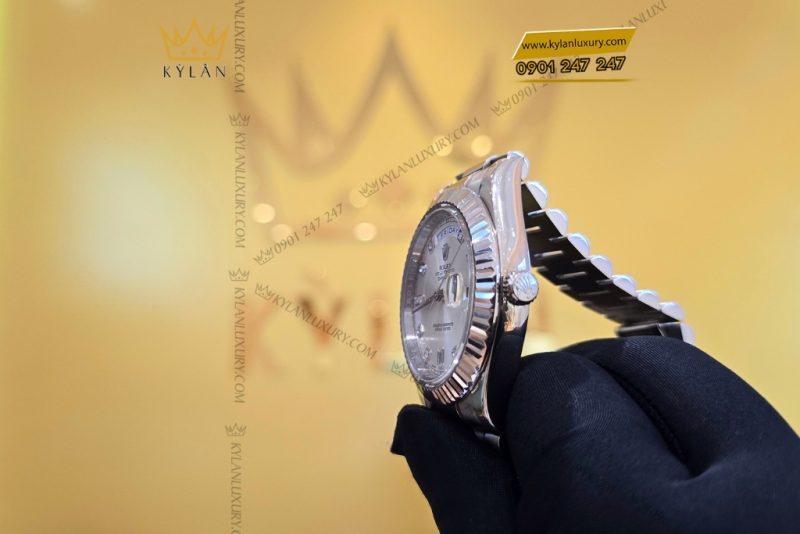 Đồng hồ Rolex Day Date 41 mặt số bạc cọc kim cương 218239-0006