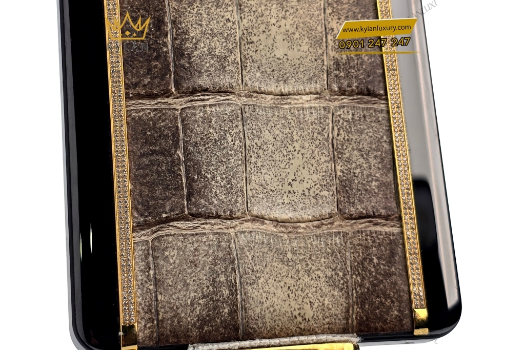 Kỳ Lân Luxury vertu meta 2 vang vang dinh kim cuong 9 1 Điện thoại Vertu Meta 2 vàng vàng đính kim cương