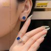 Bông tai vàng hồng Au750 đính kim cương và đá sapphire xanh