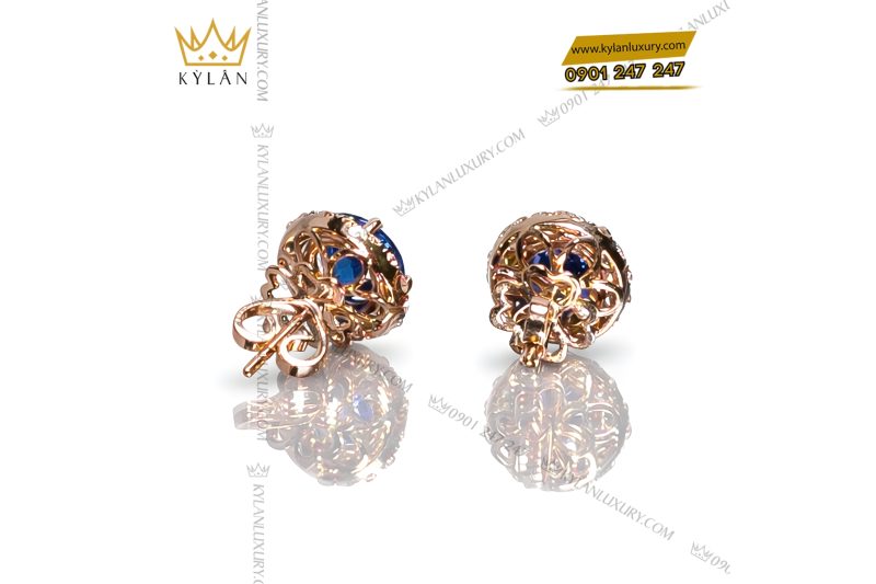 Bông tai vàng hồng Au750 đính kim cương và đá sapphire xanh