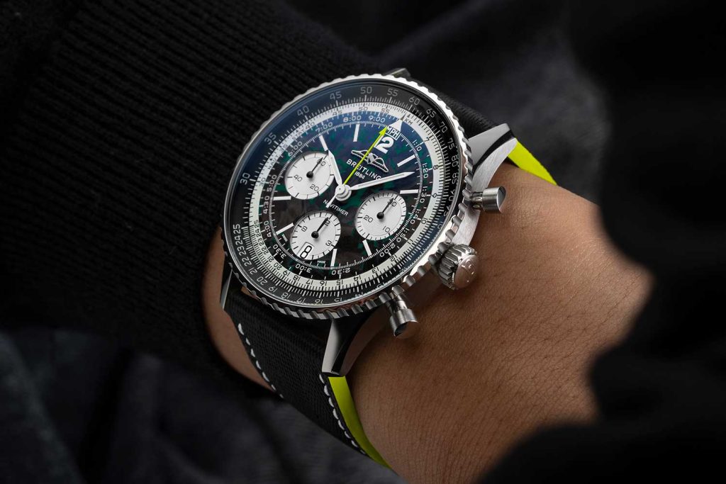 Đồng hồ Breitling Navitimer B01 Chronograph 43 4 Kỳ Lân Luxury Breitling Navitimer Chrono Astro Martin F12 Đồng hồ Breitling Navitimer B01 Chronograph 43