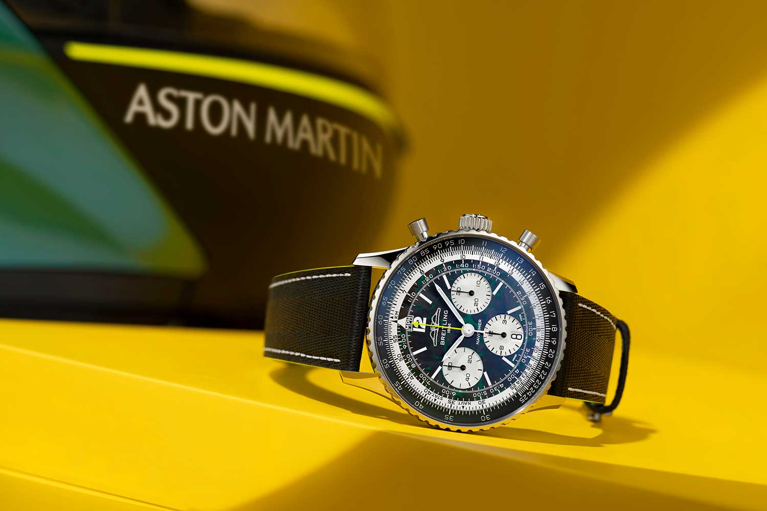 Đồng hồ Breitling Navitimer B01 Chronograph 43 1 Kỳ Lân Luxury Breitling Navitimer Chrono Astro Martin F16 Đồng hồ Breitling Navitimer B01 Chronograph 43