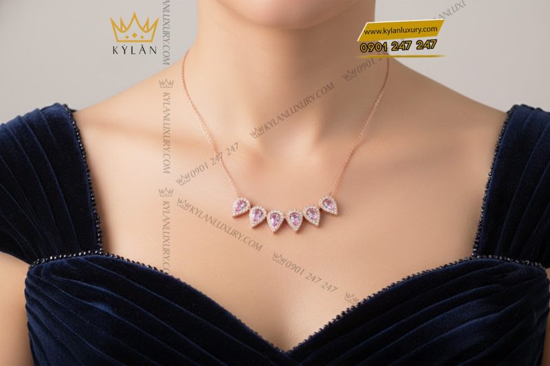 Dây chuyền vàng hồng Au750 đính kim cương và đá quý hồng
