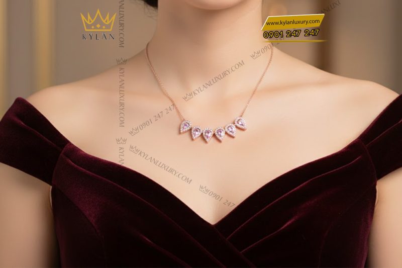 Dây chuyền vàng hồng Au750 đính kim cương và đá quý hồng