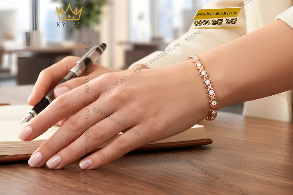 Lắc tay vàng hồng Au750 đính kim cương
