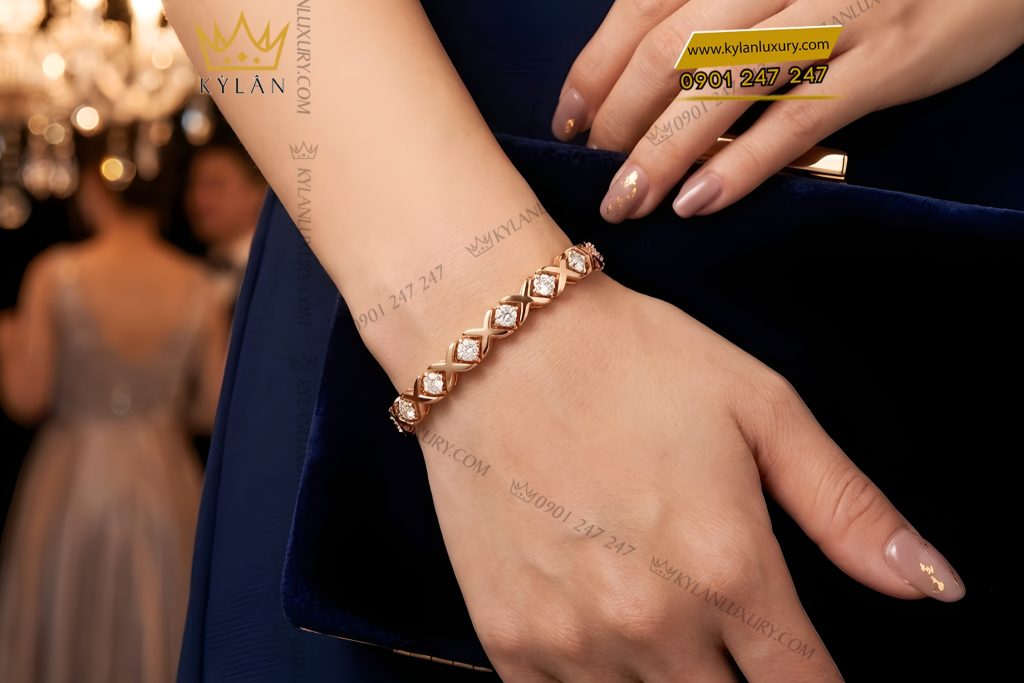 Lắc tay vàng hồng Au750 đính kim cương