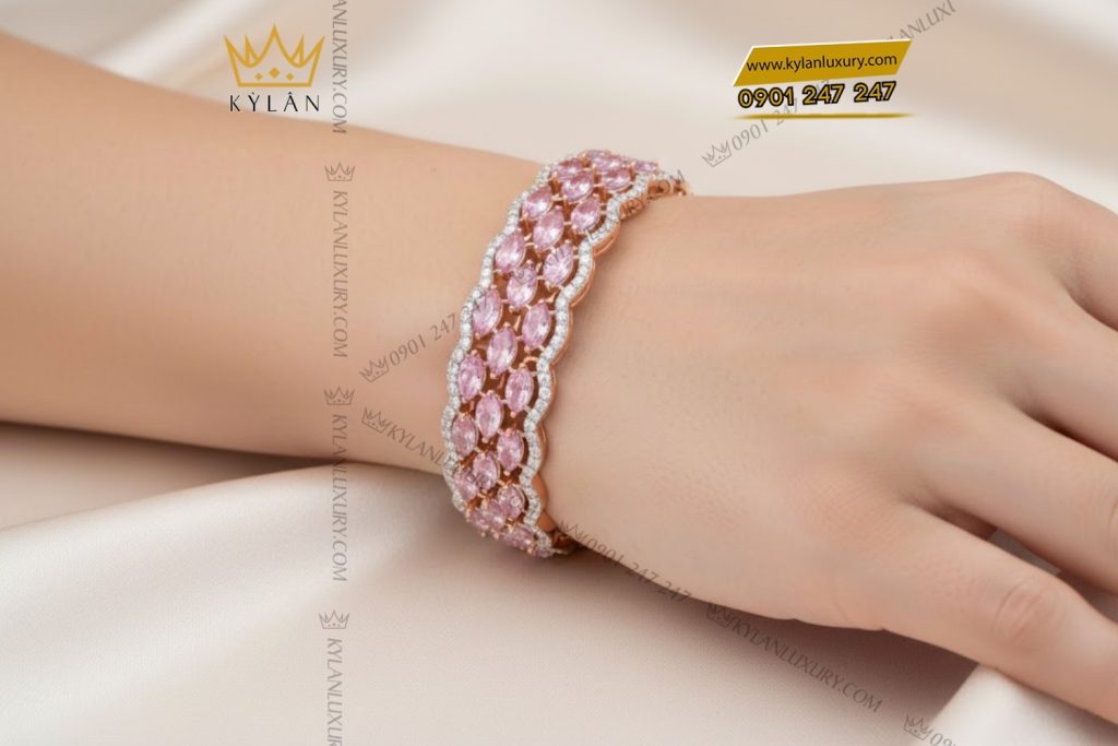 Lắc tay vàng hồng Au750 đính kim cương và đá quý hồng