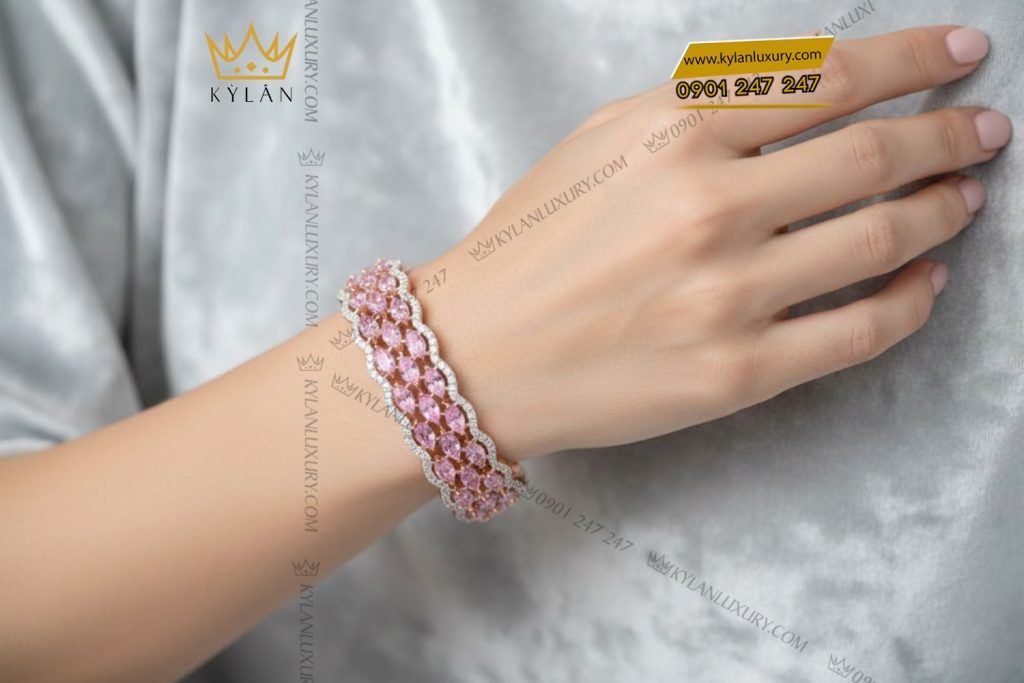 Lắc tay vàng hồng Au750 đính kim cương và đá quý hồng