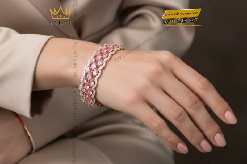Lắc tay vàng hồng Au750 đính kim cương và đá quý hồng