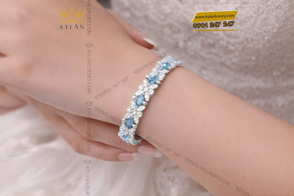 Lắc tay vàng trắng Au750 đính kim cương và đá Topaz