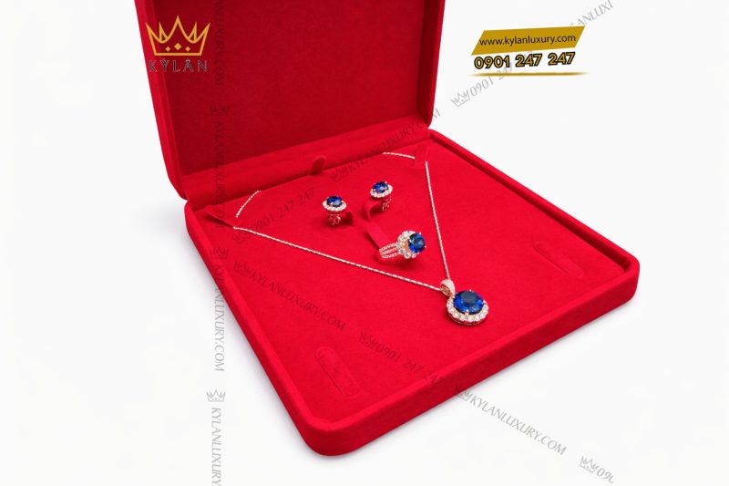 Mặt dây chuyền vàng hồng Au750 đính kim cương và đá sapphire xanh