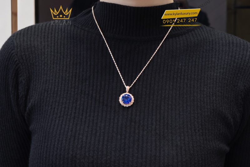 Mặt dây chuyền vàng hồng Au750 đính kim cương và đá sapphire xanh