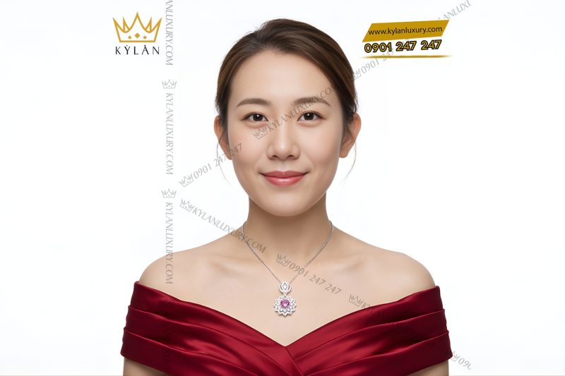 Mặt dây chuyền vàng trắng Au750 đính kim cương và sapphire hồng