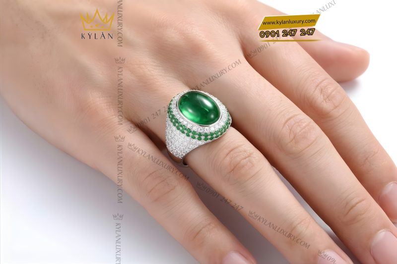Nhẫn nam vàng trắng Au750 đính kim cương và ngọc lục bảo
