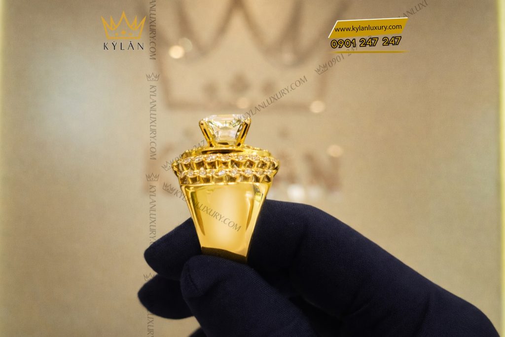 Kỳ Lân Luxury Nhan nam vang vang Au750 dinh vien chu kim cuong vuong 12ly 9 Nhẫn nam vàng vàng Au750 đính viên chủ kim cương vuông 12ly