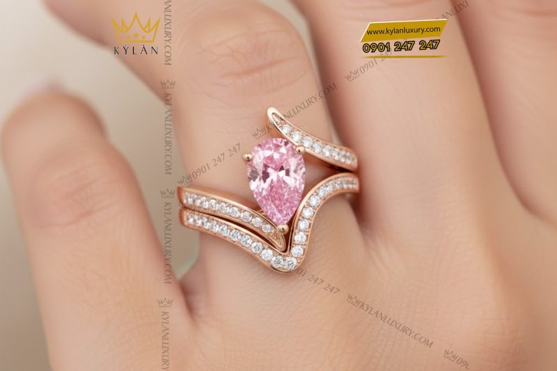 Nhẫn nữ vàng hồng Au750 đính kim cương và đá quý hồng