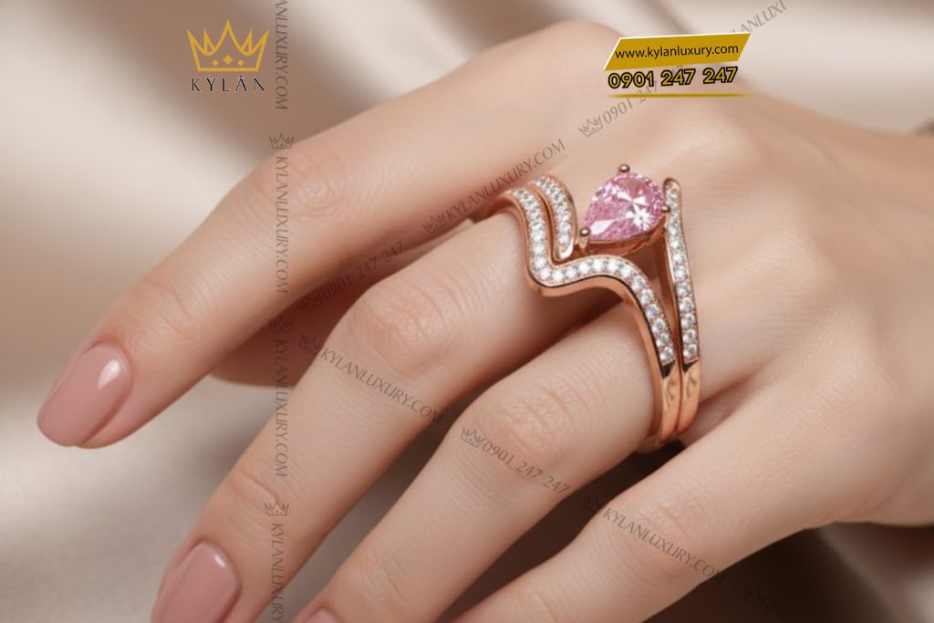 Nhẫn nữ vàng hồng Au750 đính kim cương và đá quý hồng