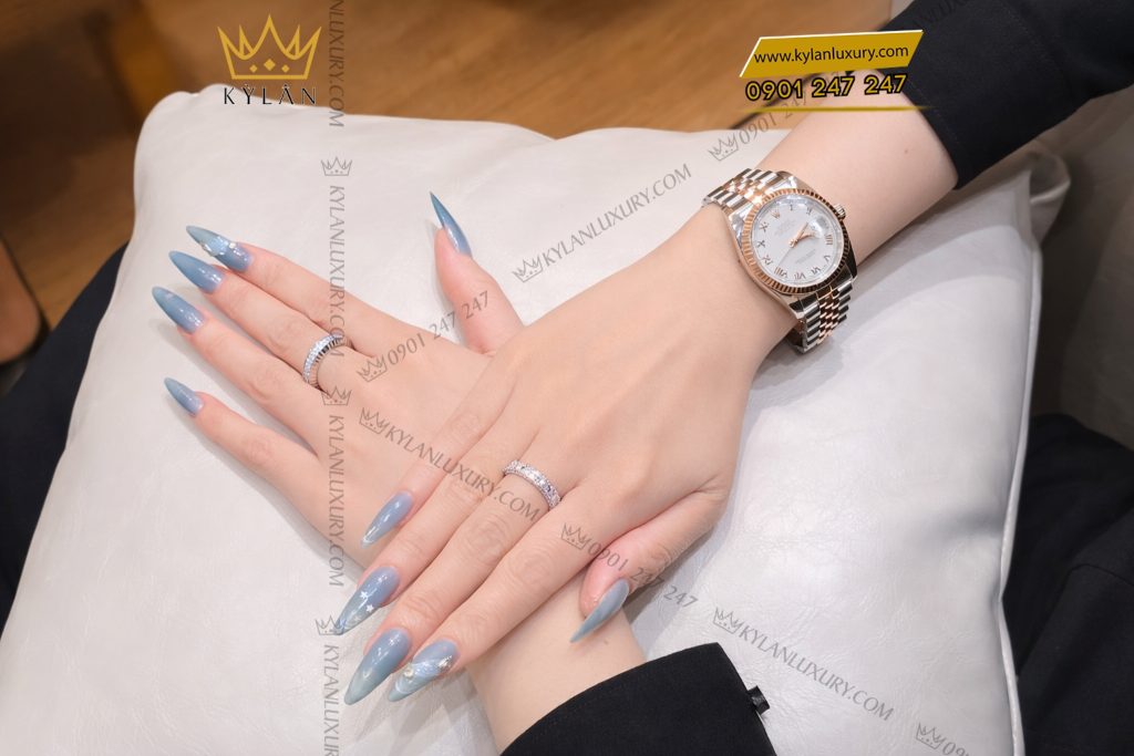 Nhẫn nữ vàng trắng Au750 đính kim cương baguette