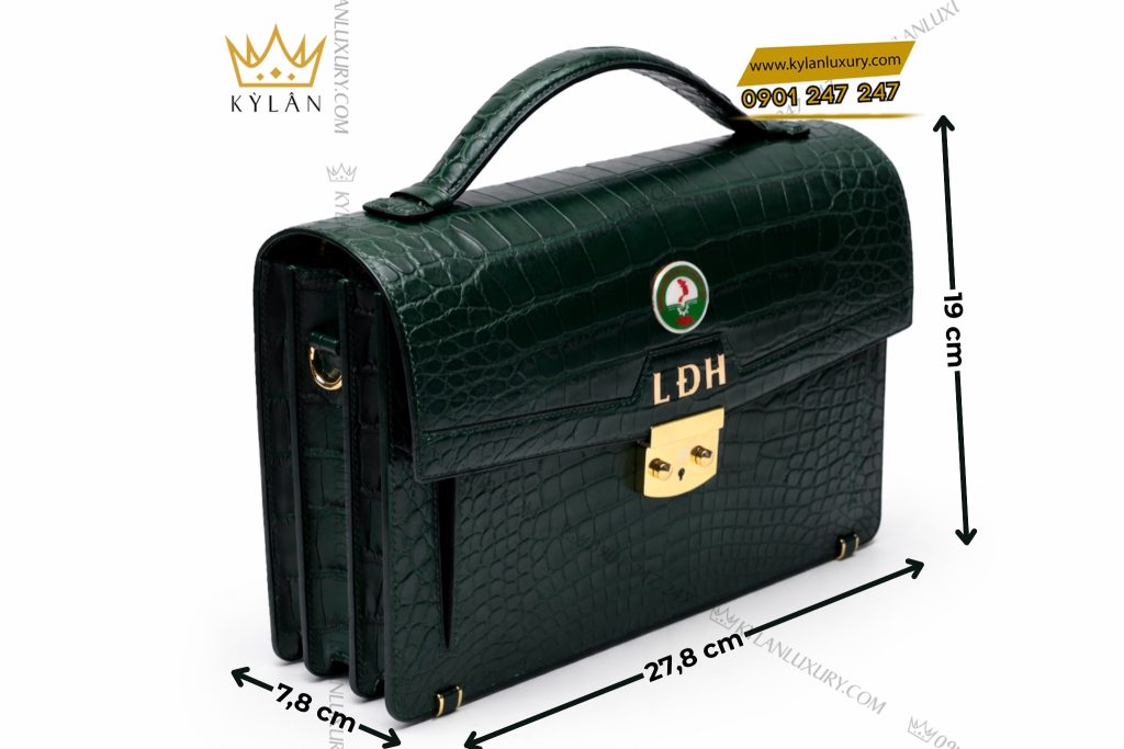 Túi Clutch da cá Alligator màu rêu đậm đính logo vàng LDH