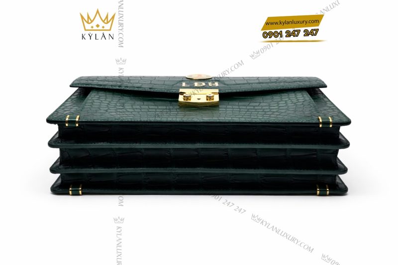 Túi Clutch da cá Alligator màu rêu đậm đính logo vàng LDH