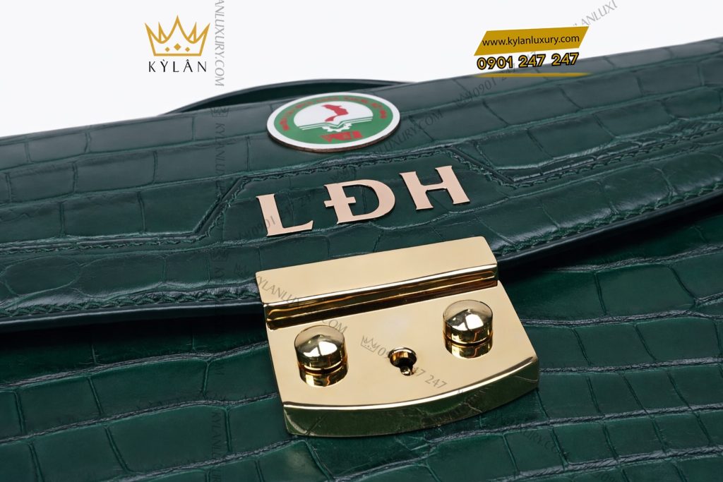 Kỳ Lân Luxury Tui Clutch da ca Alligator Dark Green 5 Túi Clutch da cá Alligator màu rêu đậm đính logo vàng LDH