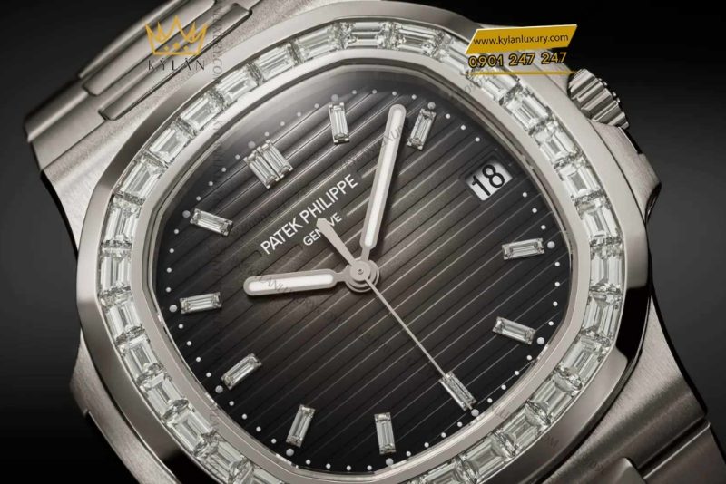Đồng hồ Patek Philippe Nautilus Platinum vành kim cương 5711/110P-001