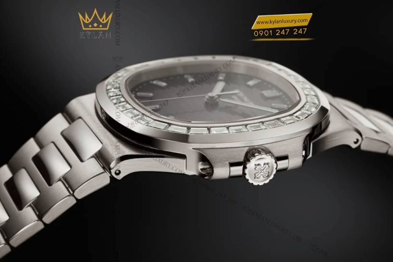 Đồng hồ Patek Philippe Nautilus Platinum vành kim cương 5711/110P-001
