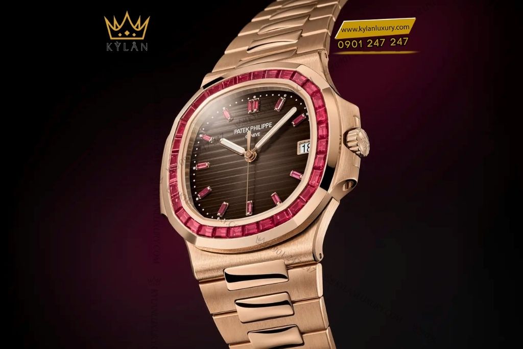 Kỳ Lân Luxury patek philippe nautilus 5723 112r 001 vanh ruby 2 Đồng hồ Patek Philippe Nautilus vàng hồng vành ruby 5723/112R-001